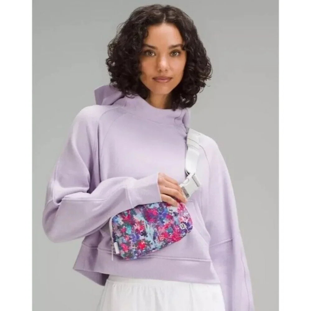 LULULEMON Everywhere Belt Bag Long Strap 1L Flower Glide Multi Vapor NWT - Picture 1 of 9